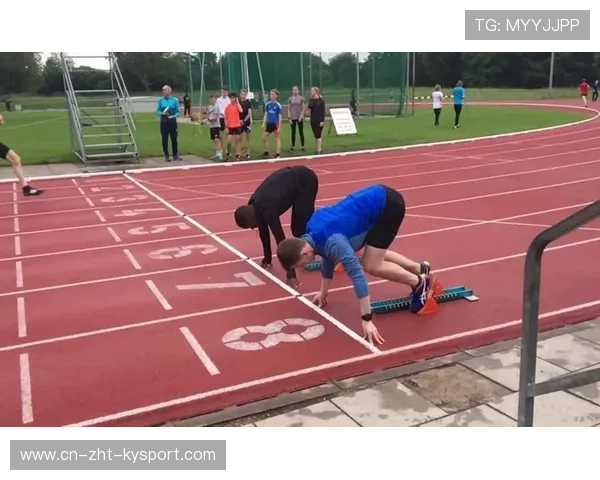 短跑队集中训练起跑技术，反应时间进一步缩短